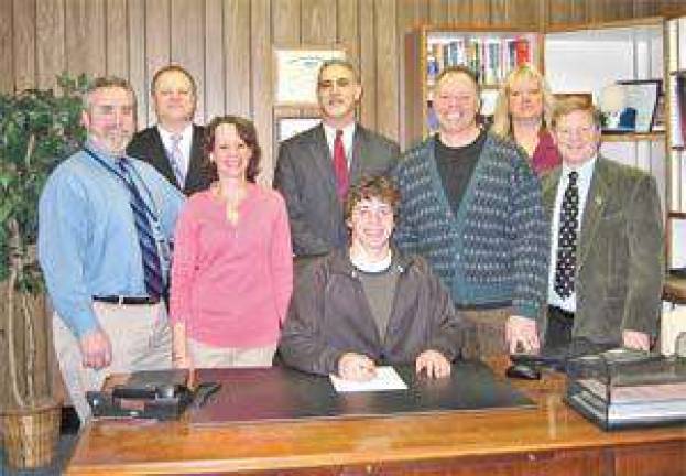 Hernandez signs letter of intent with UPenn