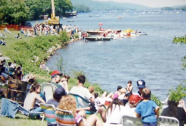 Motor boat races on Greenwood Lake from Brown’s Point were popular in years gone by. This scene dates back to a 1994 race. Photo Ann Genader.