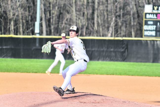 Blake Tyburczy led the Highlanders with seven wins.