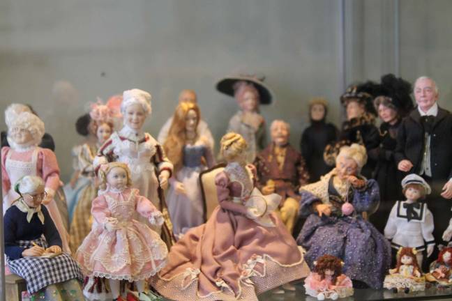 Miniature dollhouse creations sale