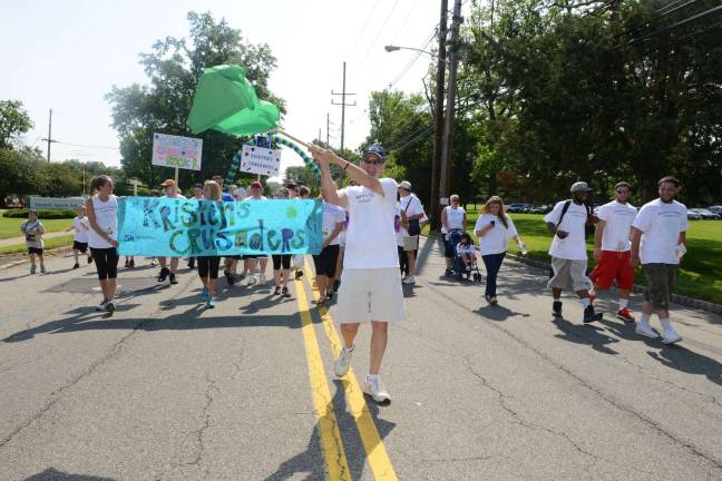 At The Sharing Network's 5K, Mike Strusiak leads the way.