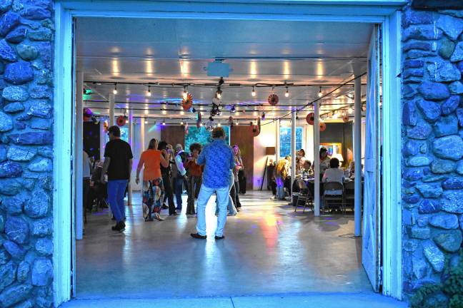 DA2 Proceeds from the ’70s Dance Night at the Wallisch Homestead go toward preservation of the red timber barn on the property. More than 60 tickets for the event were sold. (Photos by Fred Ashplant)