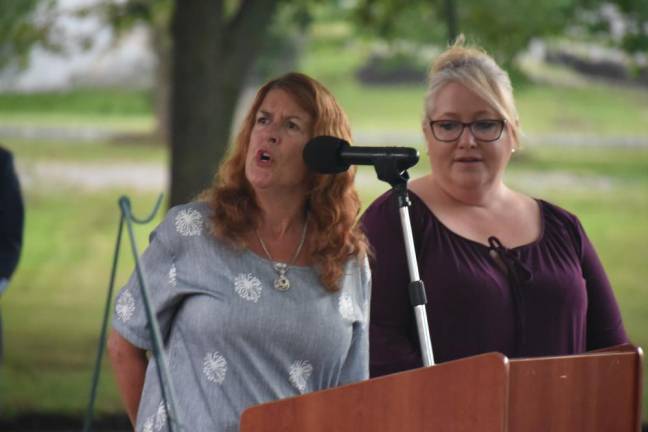 Cyndy Taylor sings ‘America the Beautiful’ during the ceremony. At right is Mayor Michele Dale.