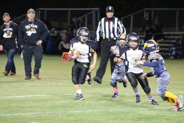 Jacob Curving sealing the edge for Jayden Mericka. photos by BarBara Jean heyer Weronko
