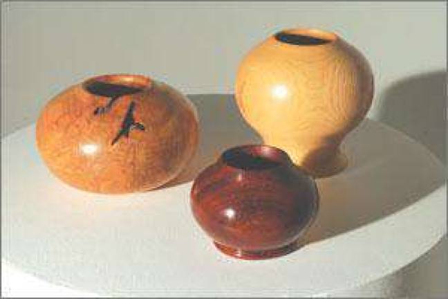 Local artist exhibits hand turned wooden bowls at Ramapo