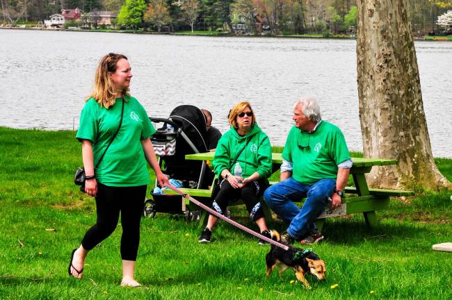After the walk, folks remained around Pinecliff Lake.