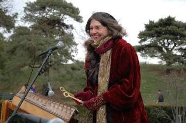 Linda Russell Photo from www.lindarussellmusic.com