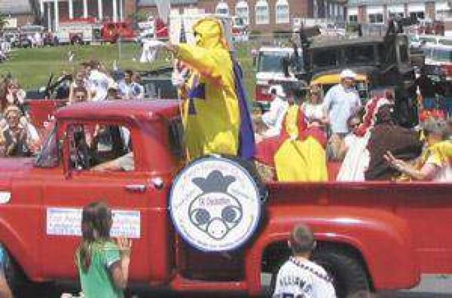 Chickathon clucks way to $9,000