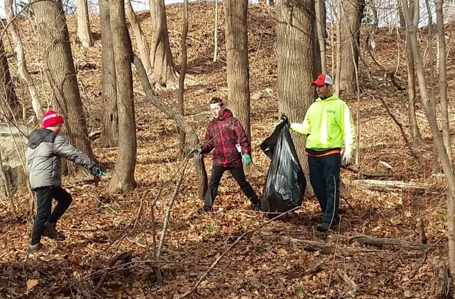 Apshawa student helps keep community clean