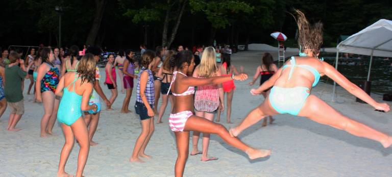 The dancing was a highlight of the evening. Here, one very athletic dancer in the crowd stood out.