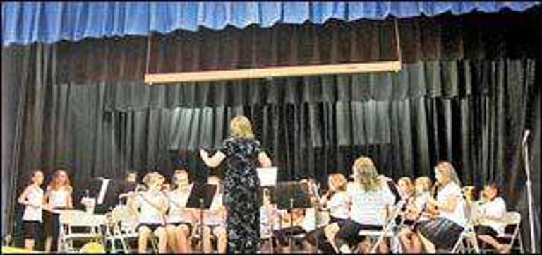 Paradise Knoll bands, chorus perform in spring concert