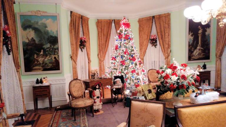 PHOTO PROVIDED A pretty Christmas tree at Ringwood Manor is surrounded by Victorian-era toys.