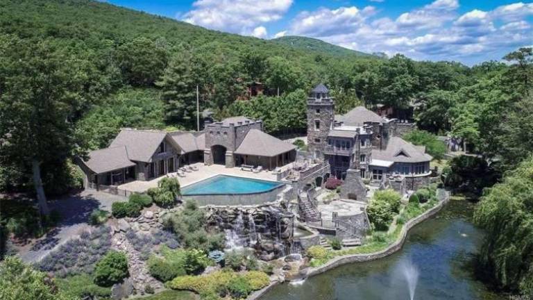 Derek Jeter’s mansion will be auctioned on Dec. 15. Minimum bid is set for $6.5 million