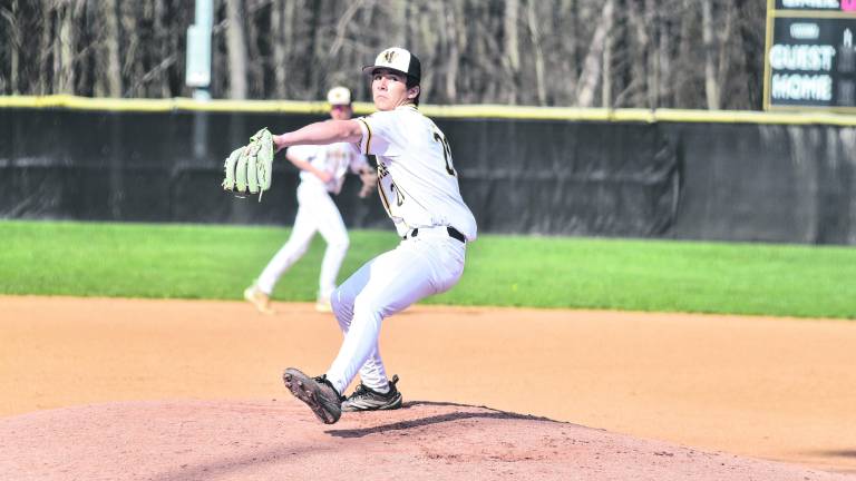 Blake Tyburczy led the Highlanders with seven wins.