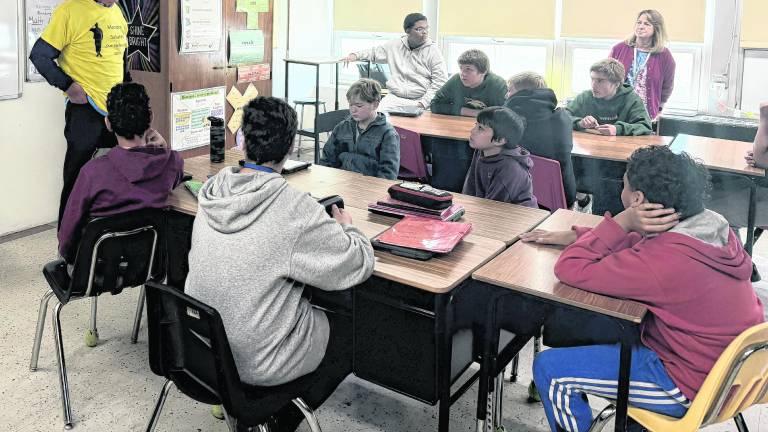 Macopin students honor veteran