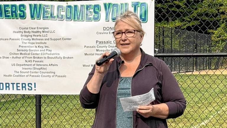 HH1 Mayor Michele Dale speaks at the second annual Hike for Healing on Sept. 6 at Highlands Preserve. (Photos by Denise von Wilke)
