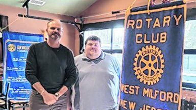 Tom Ziegenbalg inducts new Rotarian Sean Kenney.